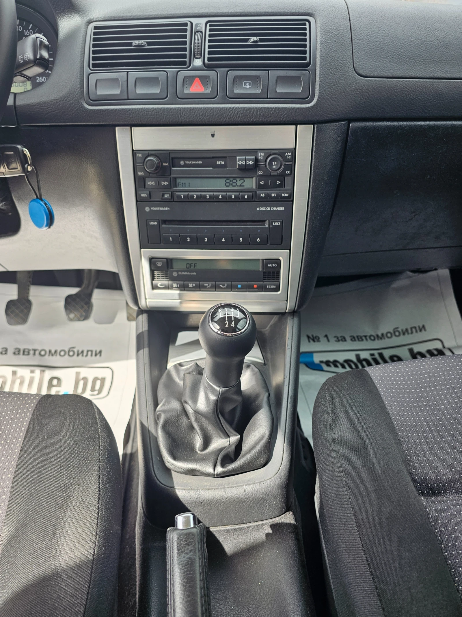 VW Golf 1.6бен.105к.с., снимка 8 - Автомобили и джипове - 54082180