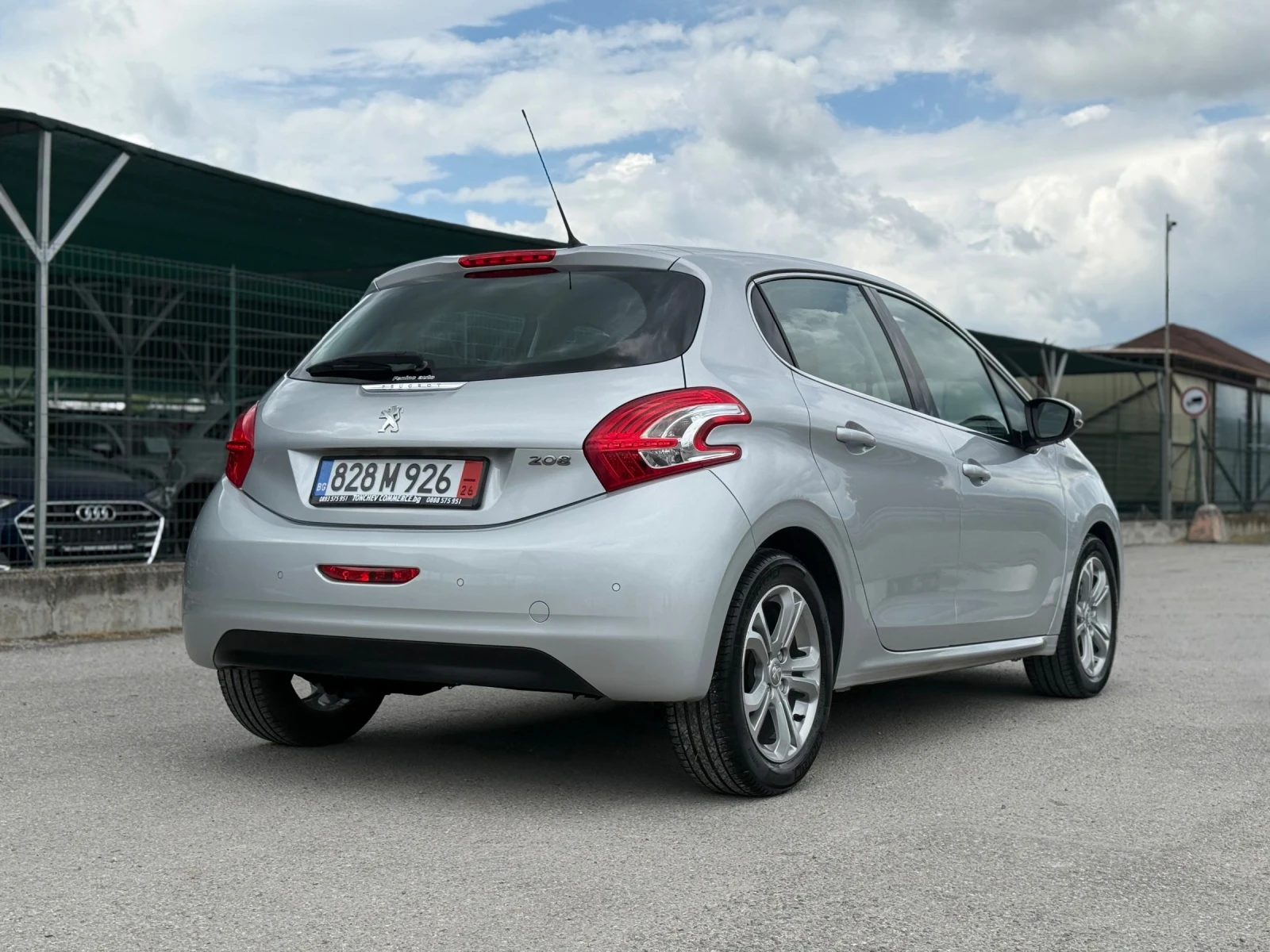 Peugeot 208 1.2i-66.000km-ORIGINAL-FULL-NAVI-LED-PARKTRONIK, снимка 6 - Автомобили и джипове - 54652281