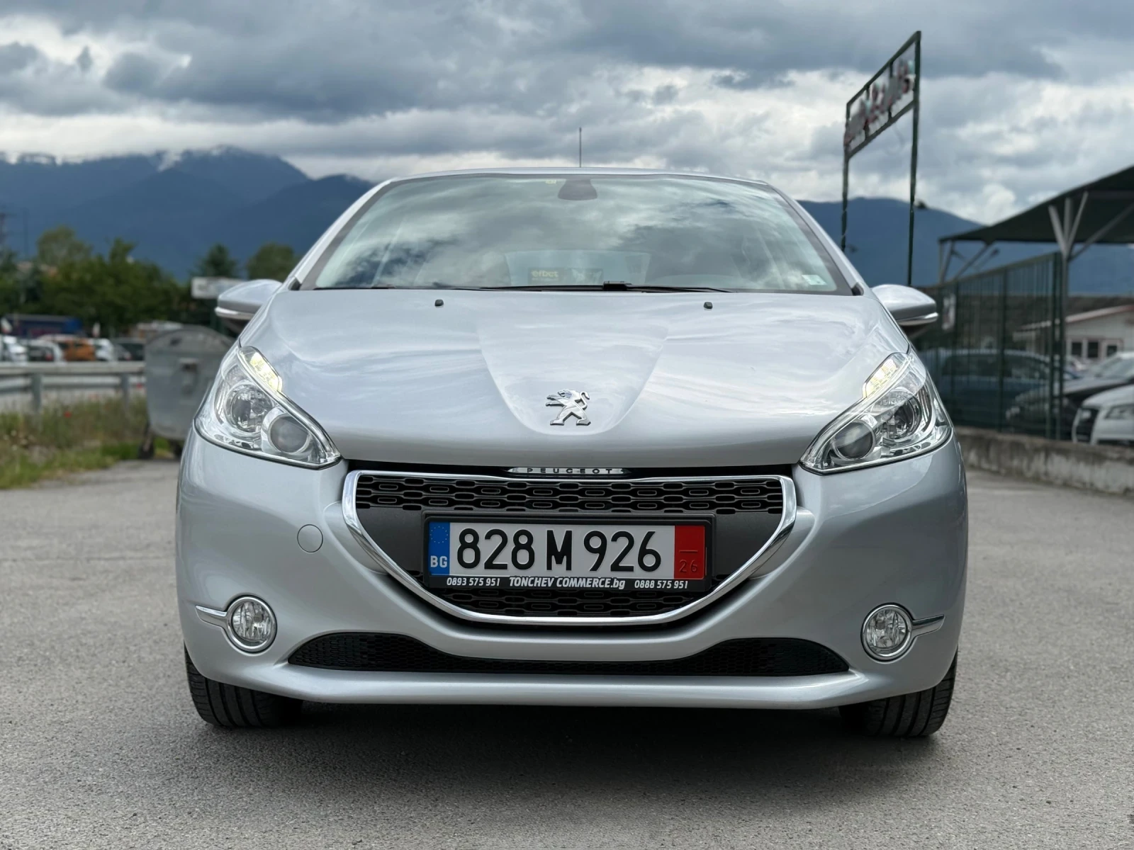 Peugeot 208 1.2i-66.000km-ORIGINAL-FULL-NAVI-LED-PARKTRONIK, снимка 2 - Автомобили и джипове - 54652281