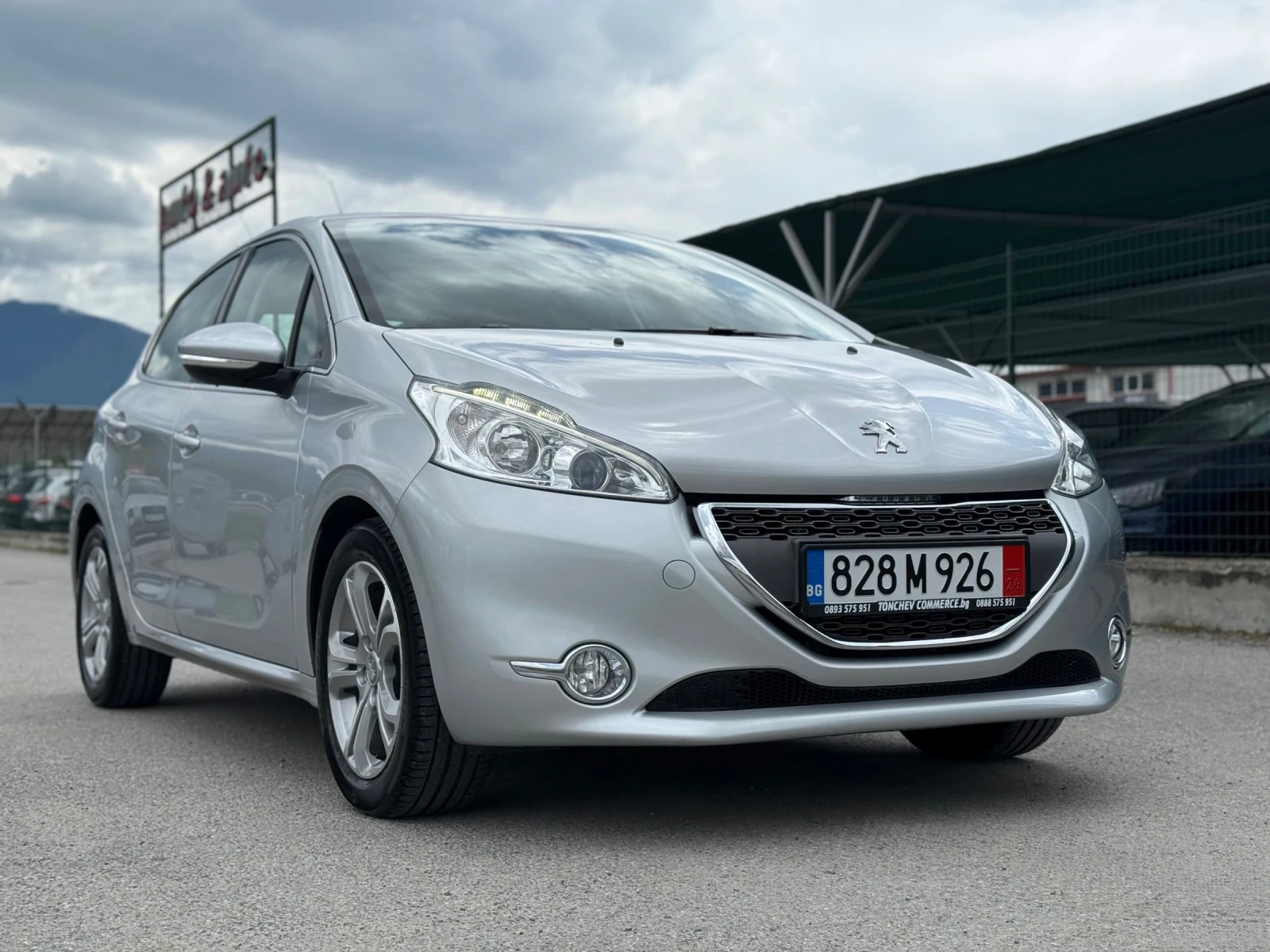Peugeot 208 1.2i-66.000km-ORIGINAL-FULL-NAVI-LED-PARKTRONIK