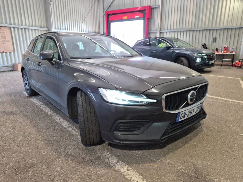 Volvo V60  B4 /MHEV/ DCT 7/ Очакван !, снимка 2 - Автомобили и джипове - 54803663