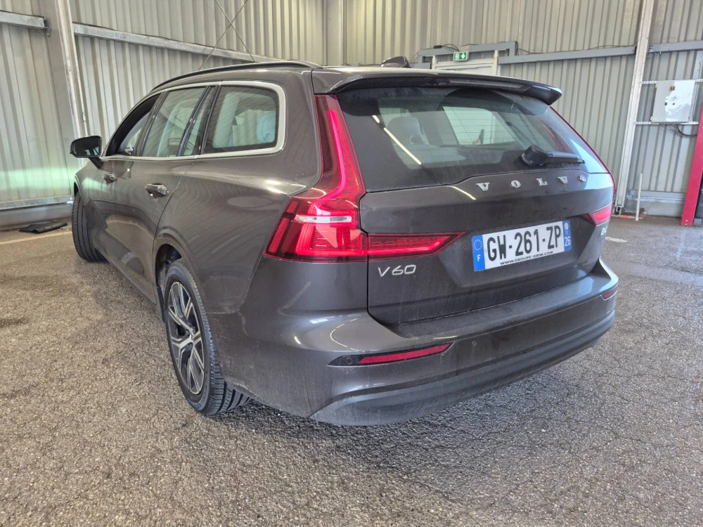 Volvo V60  B4 /MHEV/ DCT 7/ Очакван !, снимка 4 - Автомобили и джипове - 54803663