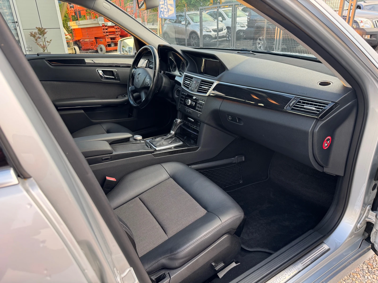 Mercedes-Benz E 220 CDI * PREMIUM * , снимка 9 - Автомобили и джипове - 54857573