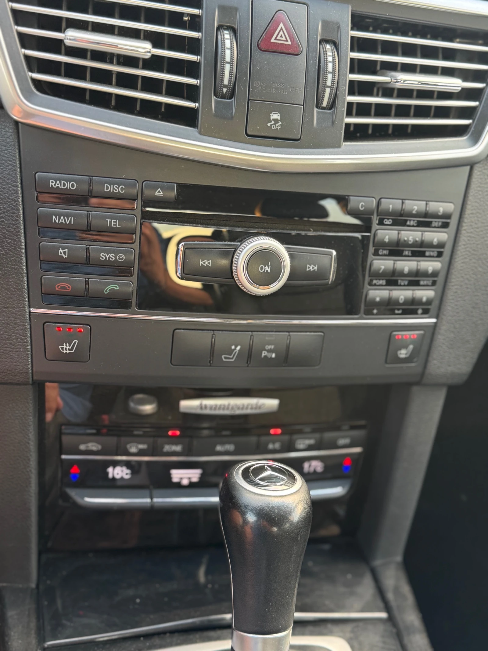 Mercedes-Benz E 220 CDI * PREMIUM * , снимка 8 - Автомобили и джипове - 54857573