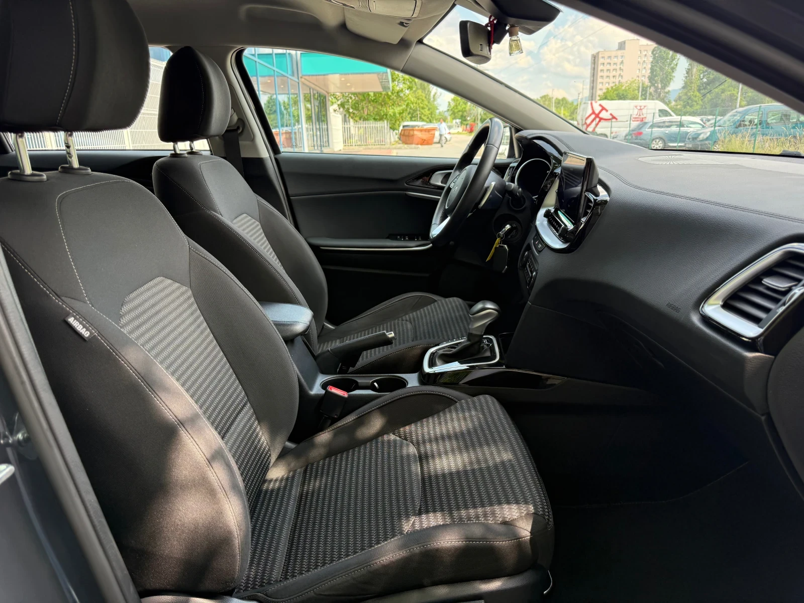 Kia Ceed 1.5TURBO 160HP AUTOMATIC 98000KM!!!!, снимка 13 - Автомобили и джипове - 54900295