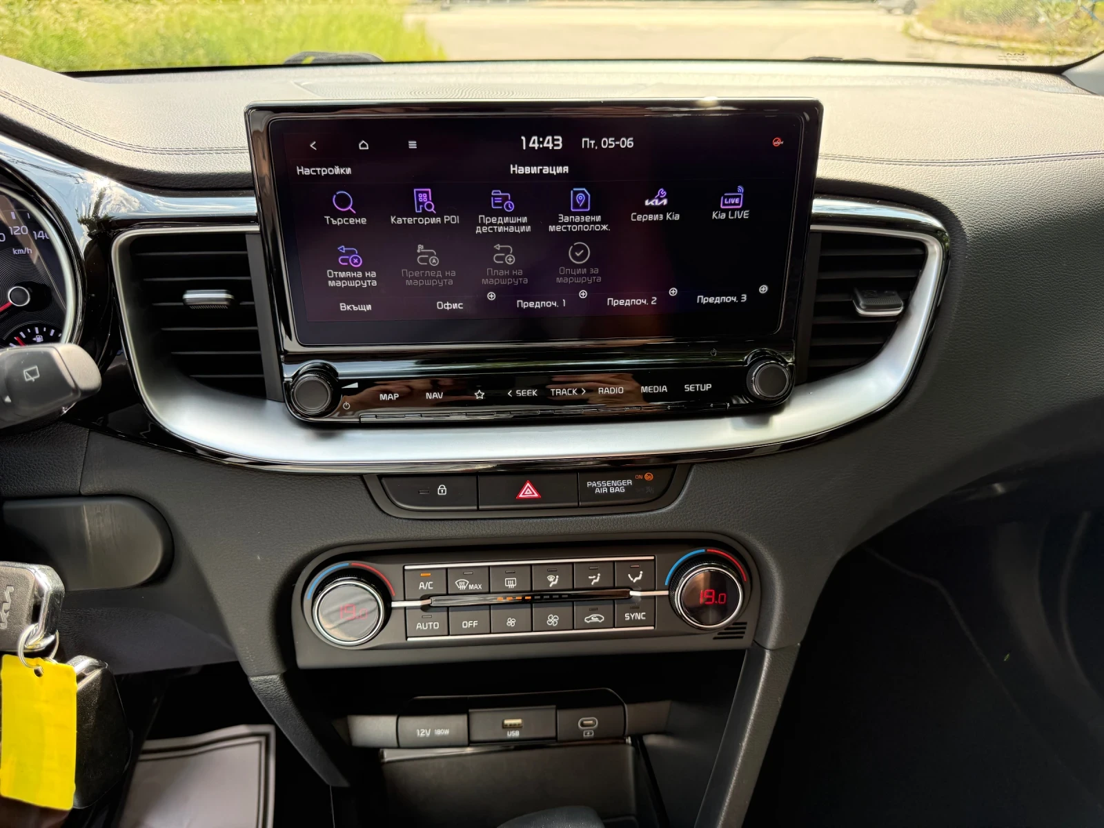 Kia Ceed 1.5TURBO 160HP AUTOMATIC 98000KM!!!!, снимка 14 - Автомобили и джипове - 54900295