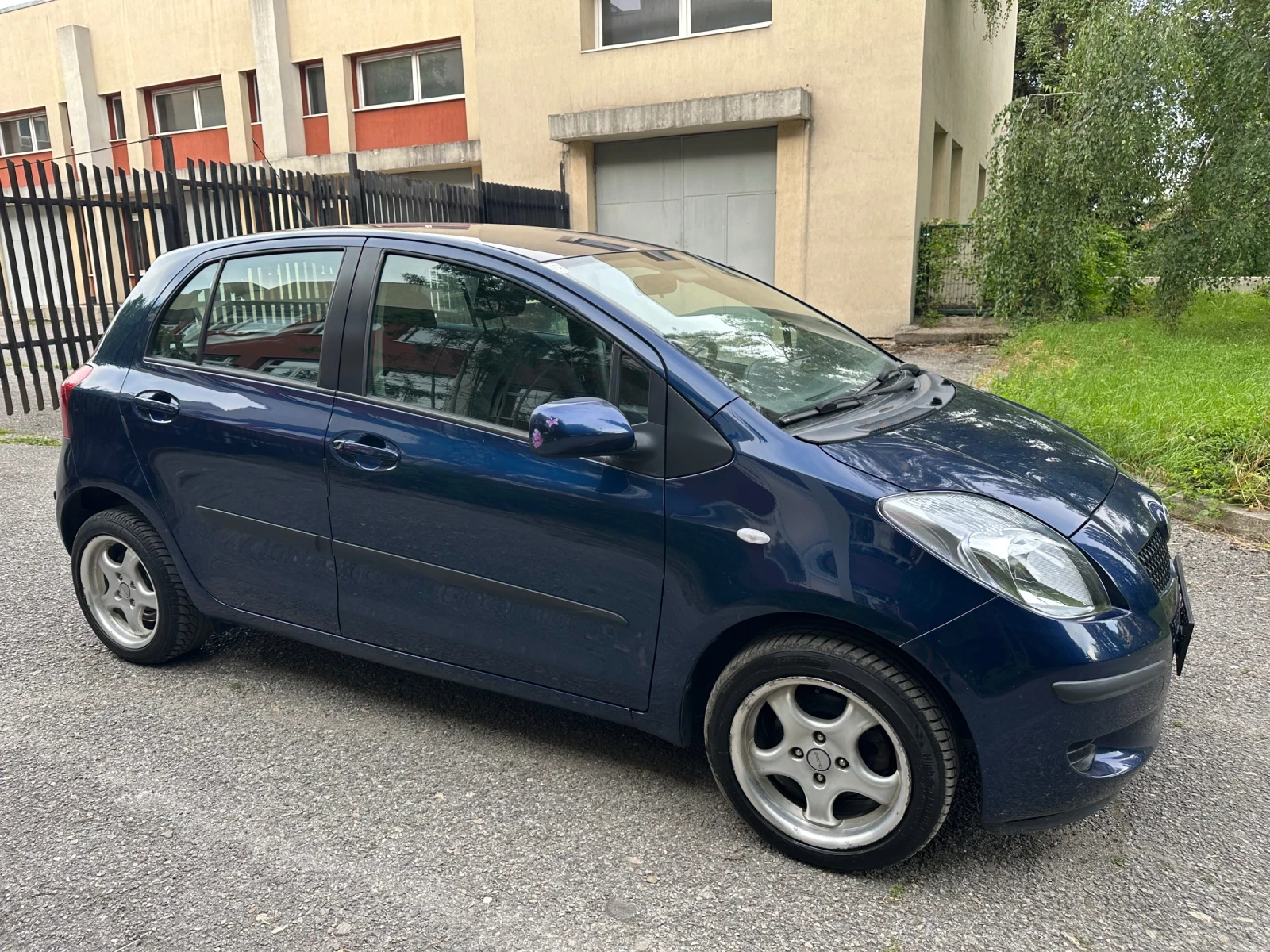 Toyota Yaris 1.3 Автоматик, снимка 12 - Автомобили и джипове - 54983087