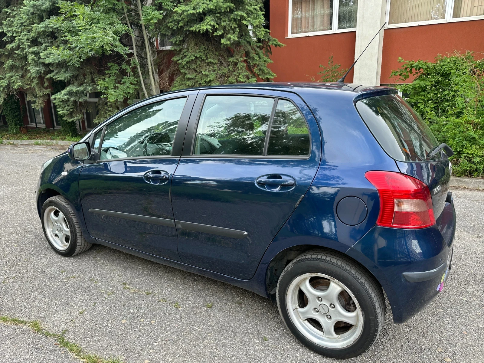 Toyota Yaris 1.3 Автоматик, снимка 15 - Автомобили и джипове - 54983087