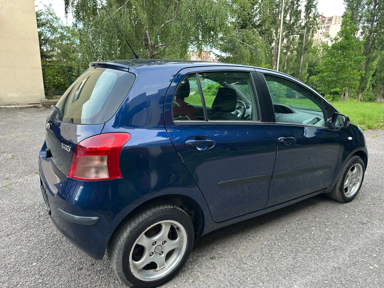 Toyota Yaris 1.3 Автоматик, снимка 13 - Автомобили и джипове - 54983087