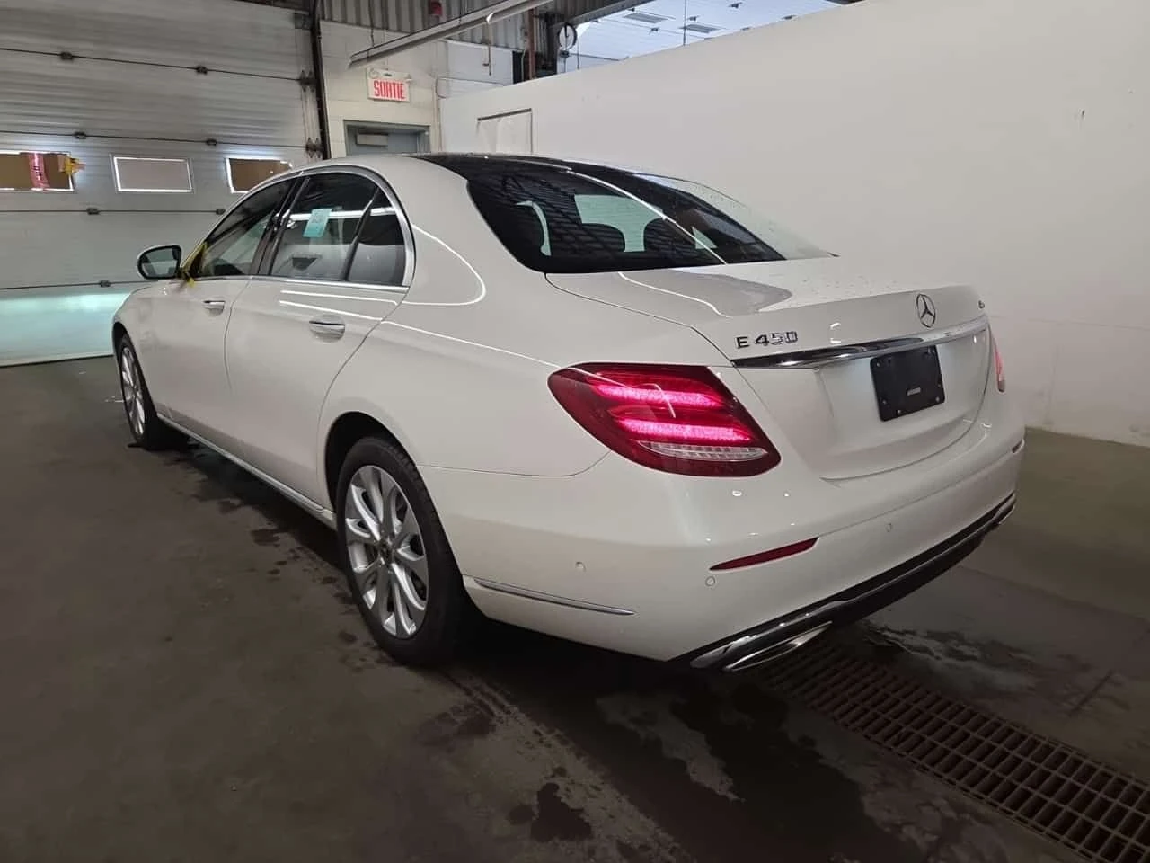 Mercedes-Benz E 450 * АВТОКРЕДИТ БЕЗ ПЪРВО НАЧАЛНА ВНОСКА* , снимка 4 - Автомобили и джипове - 55691558