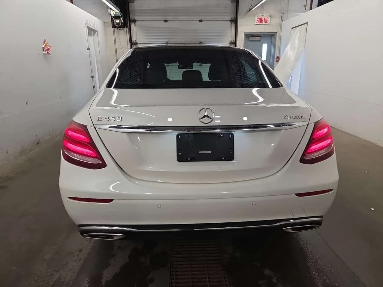 Mercedes-Benz E 450 * АВТОКРЕДИТ БЕЗ ПЪРВО НАЧАЛНА ВНОСКА* , снимка 17 - Автомобили и джипове - 55691558