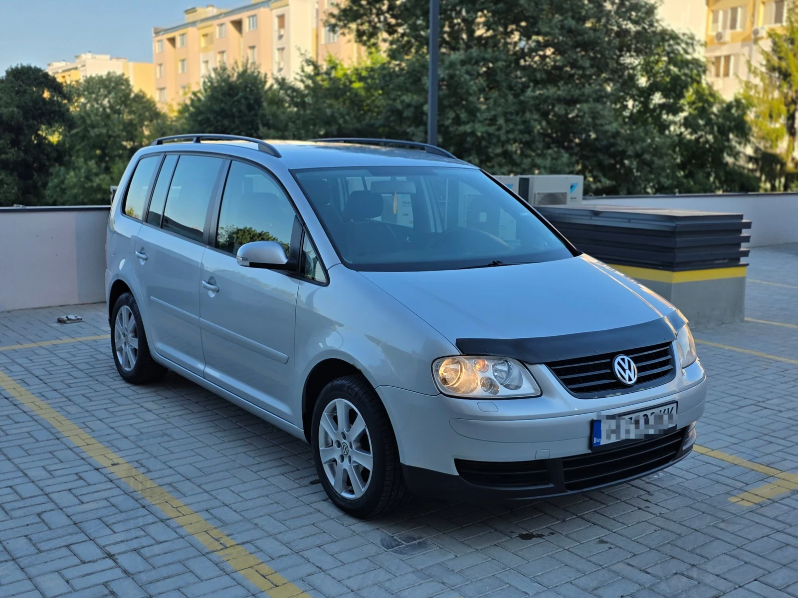 VW Touran 2.0 TDI, снимка 2 - Автомобили и джипове - 55743122