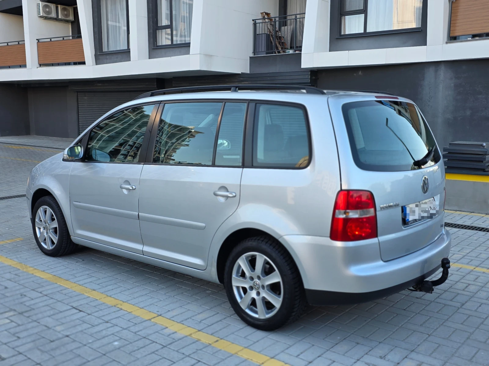 VW Touran 2.0 TDI, снимка 4 - Автомобили и джипове - 55743122