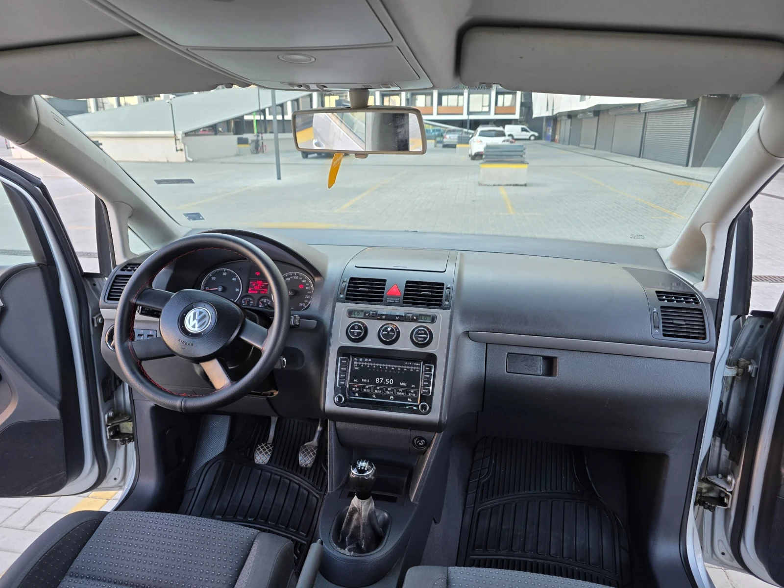 VW Touran 2.0 TDI, снимка 11 - Автомобили и джипове - 55743122