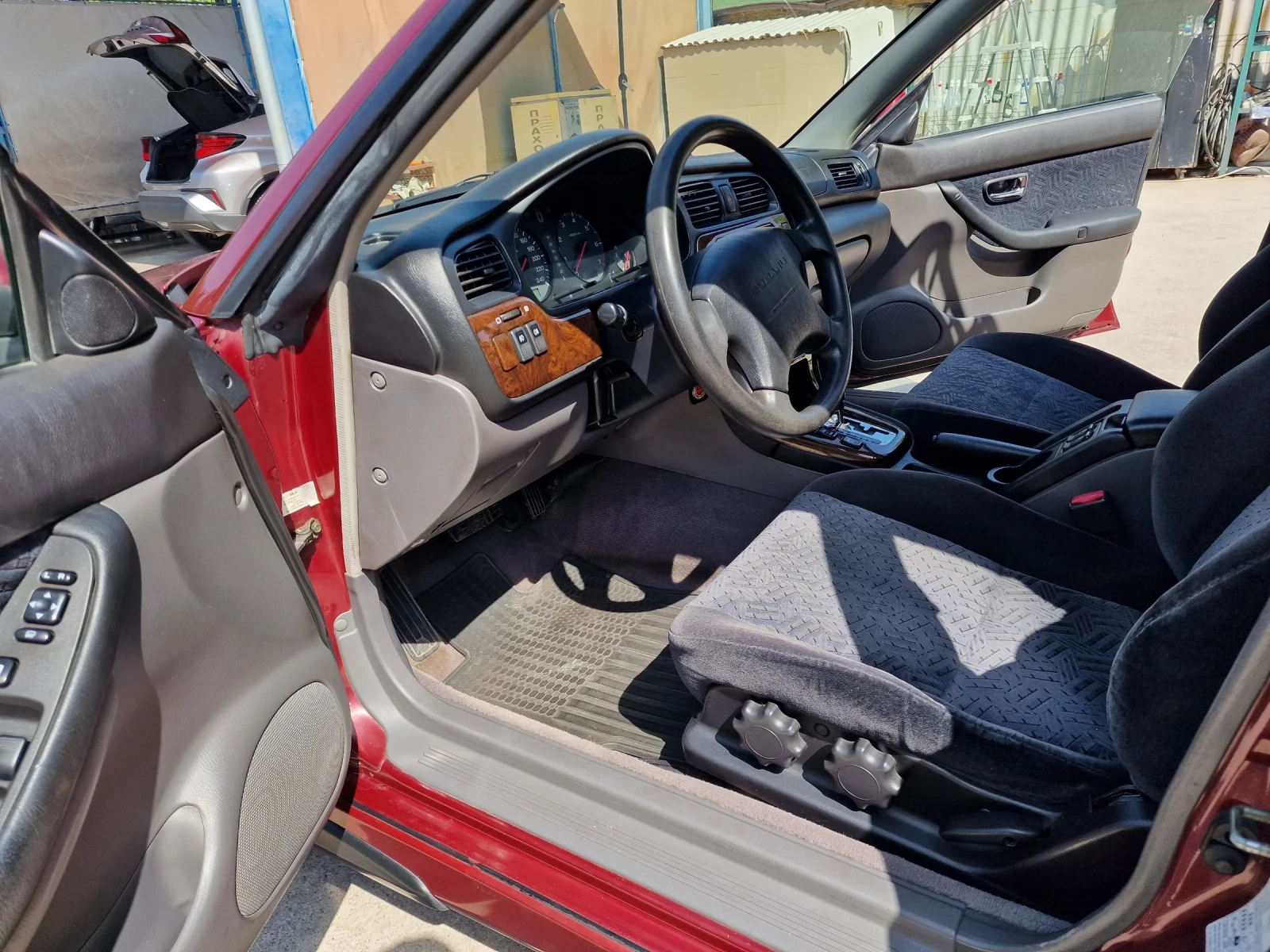 Subaru Legacy 2.5 AWD, снимка 10 - Автомобили и джипове - 55879992