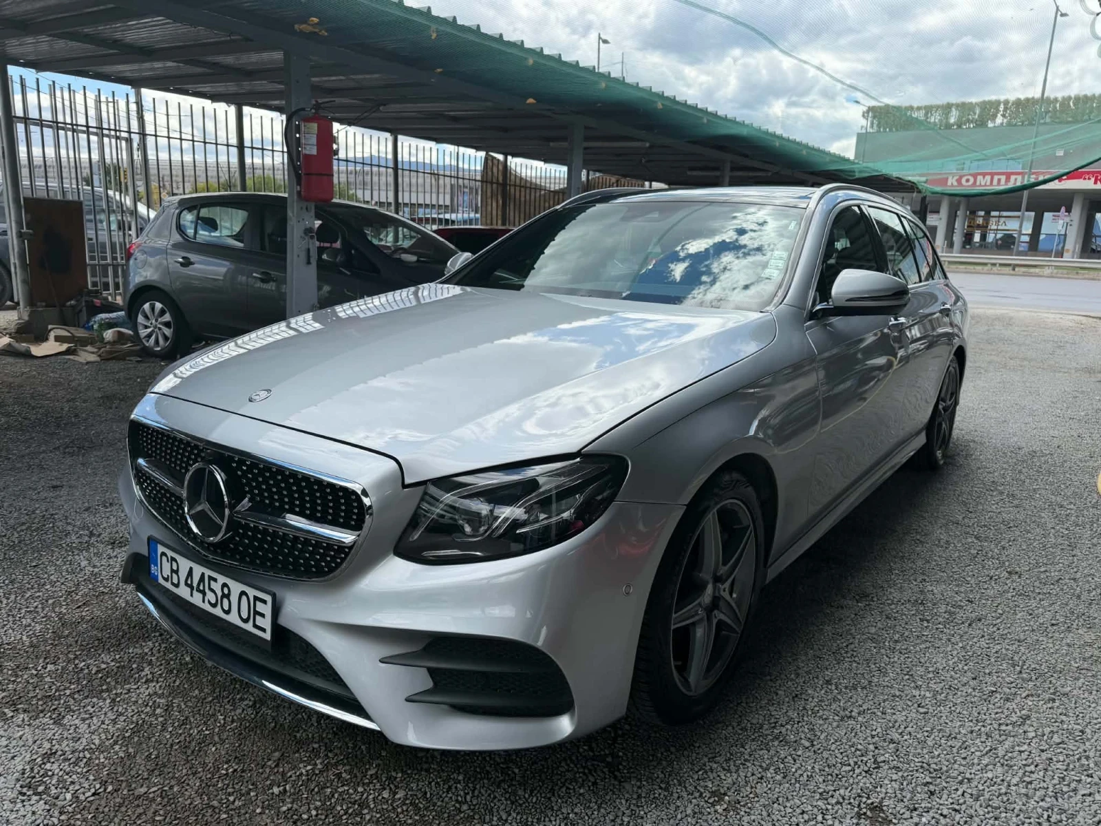 Mercedes-Benz E 400 4MATIC | 89 300 км | AMG | V6 Bi-Turbo | Burmester, снимка 3 - Автомобили и джипове - 56314251