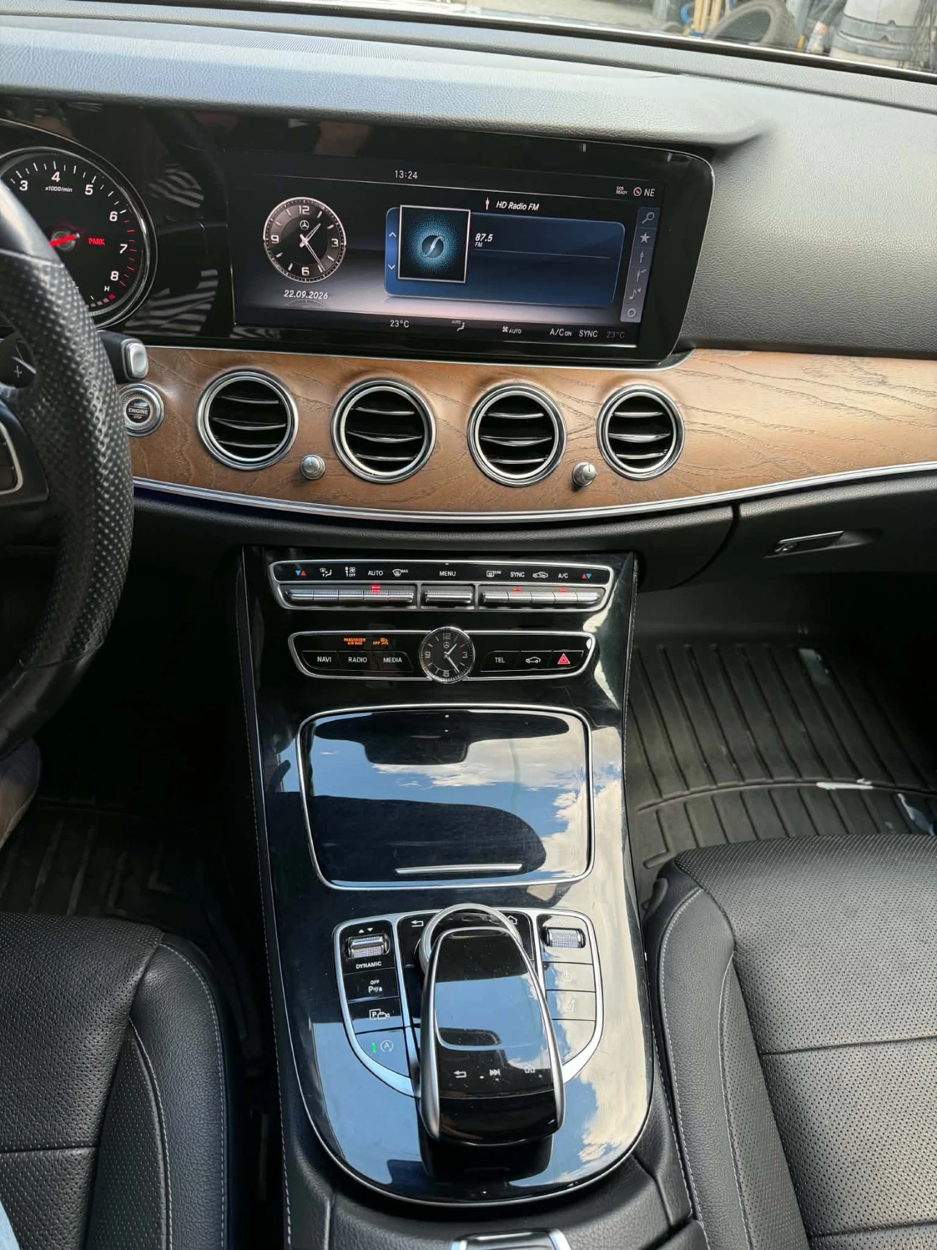 Mercedes-Benz E 400 4MATIC | 89 300 км | AMG | V6 Bi-Turbo | Burmester, снимка 9 - Автомобили и джипове - 56185436