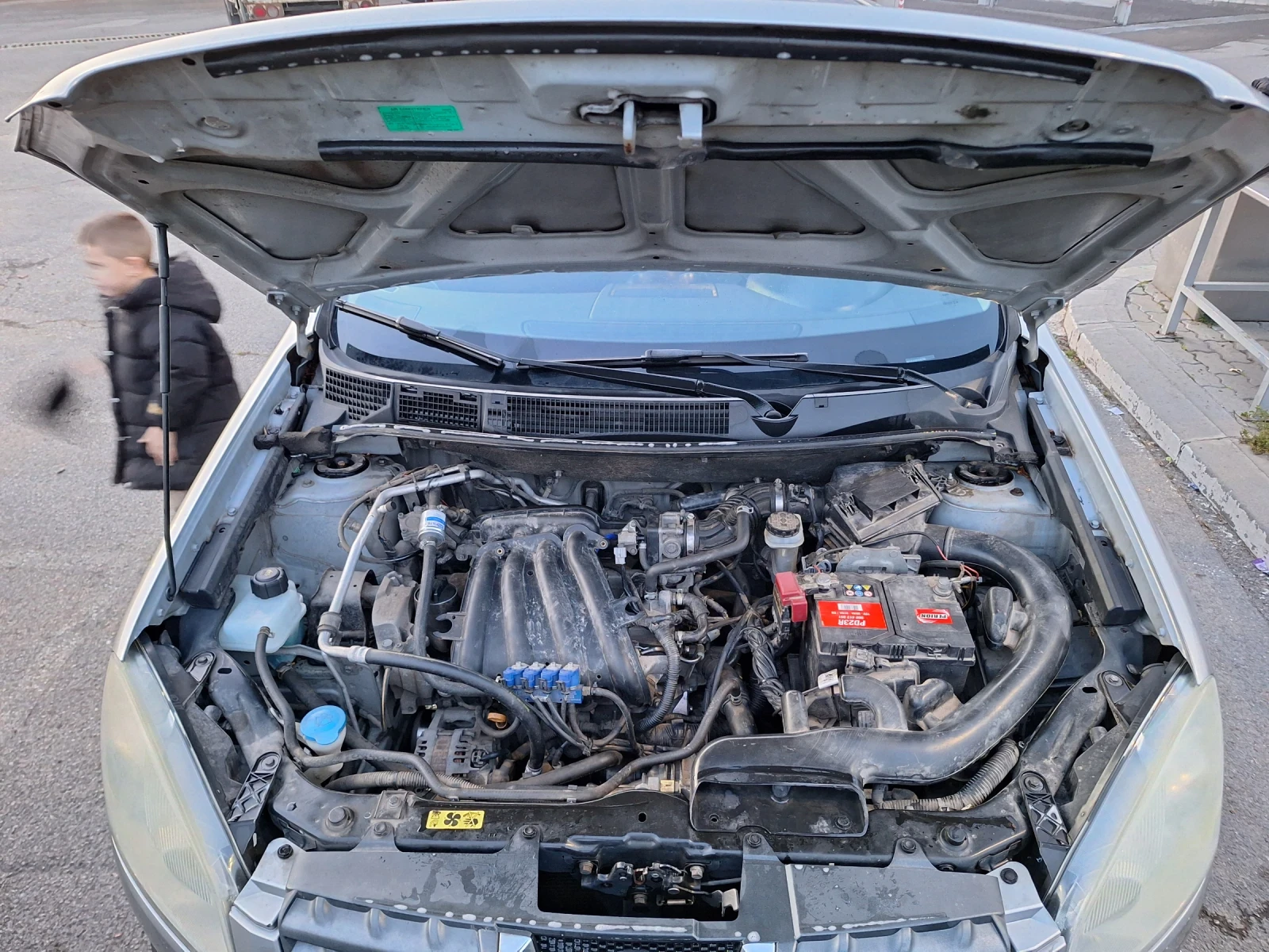 Nissan Qashqai 1.6 Бензин-Газ 115 к.с, снимка 16 - Автомобили и джипове - 53725452