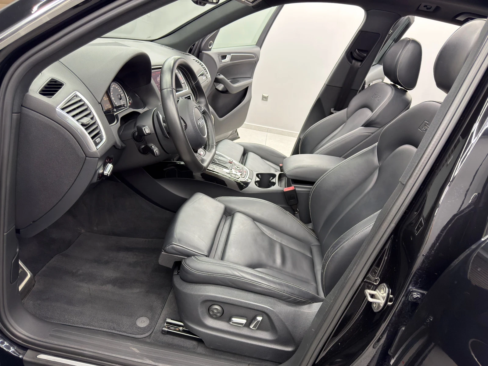 Audi SQ5 3.0BiTDi/Камера/Дистроник/Панорама/Печка/FULL, снимка 9 - Автомобили и джипове - 53839775