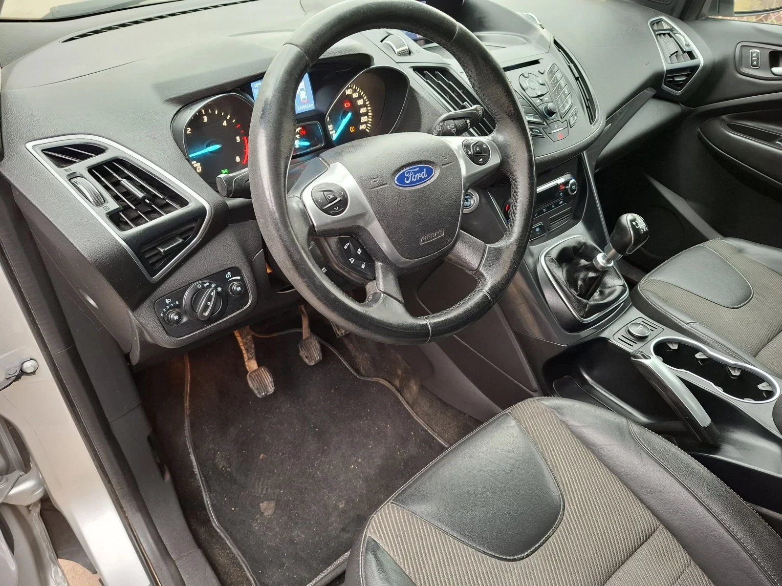 Ford Kuga, снимка 11 - Автомобили и джипове - 54047378