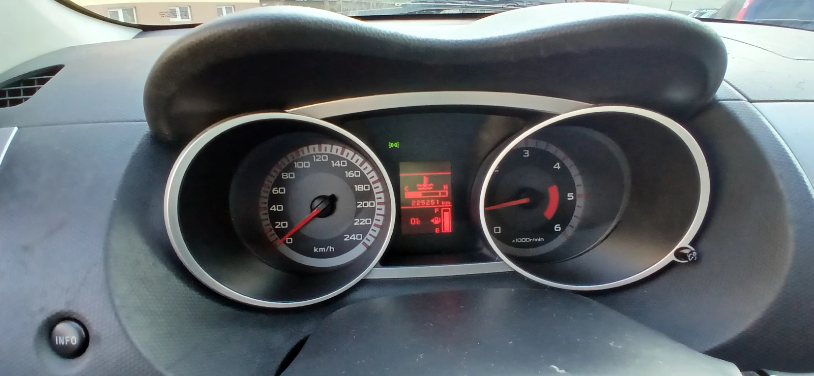 Citroen C-Crosser 2.2hdi 4x4 6+ 1, снимка 8 - Автомобили и джипове - 54220401