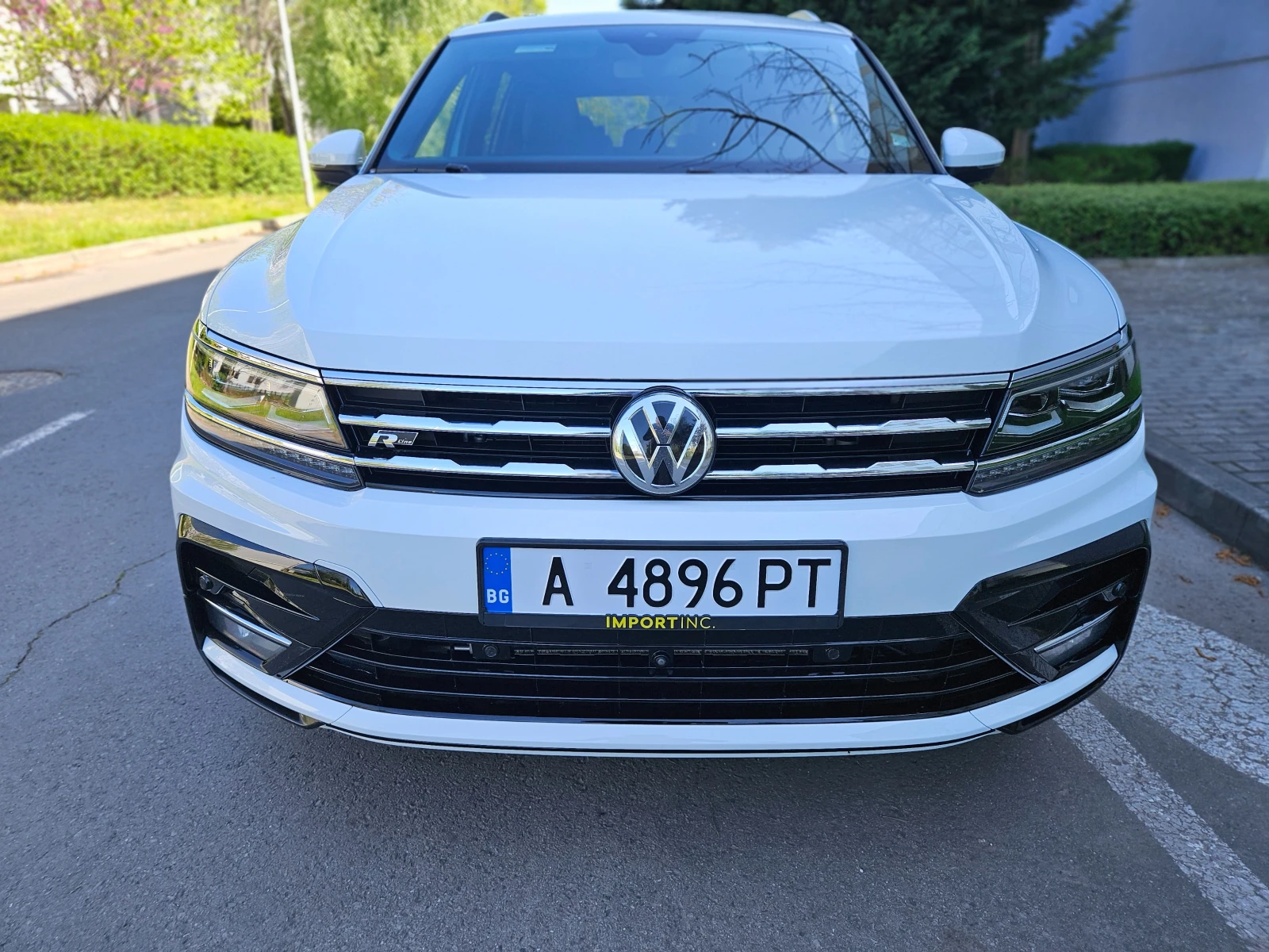 VW Tiguan R-LINE 4х4 7местен 360 DIST DIGITAL LED, снимка 3 - Автомобили и джипове - 54349285