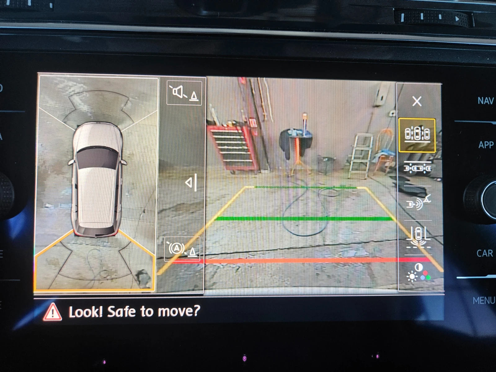 VW Tiguan R-LINE 4х4 7местен 360 DIST DIGITAL LED, снимка 17 - Автомобили и джипове - 54349285