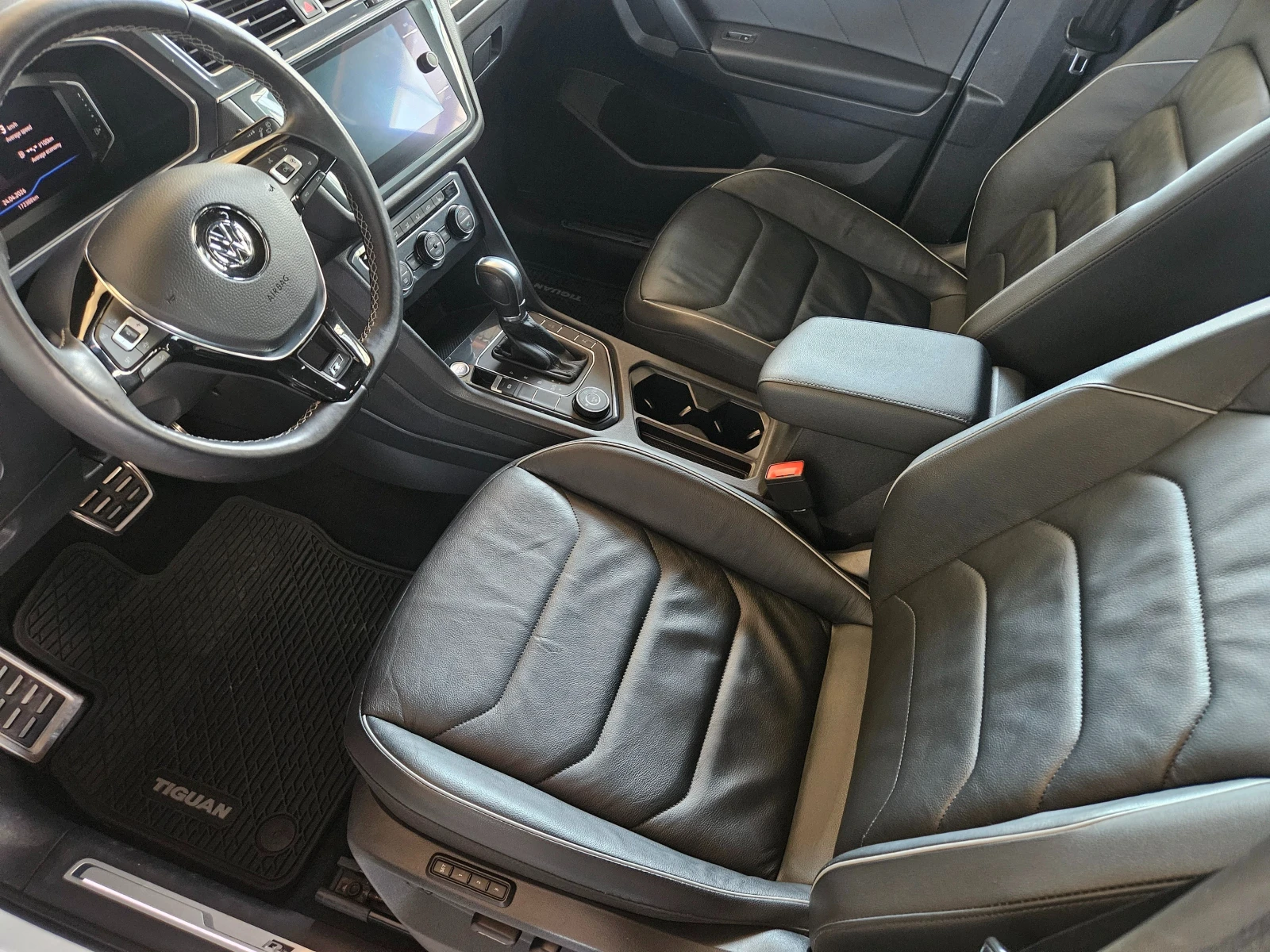 VW Tiguan R-LINE 4х4 7местен 360 DIST DIGITAL LED, снимка 7 - Автомобили и джипове - 54349285