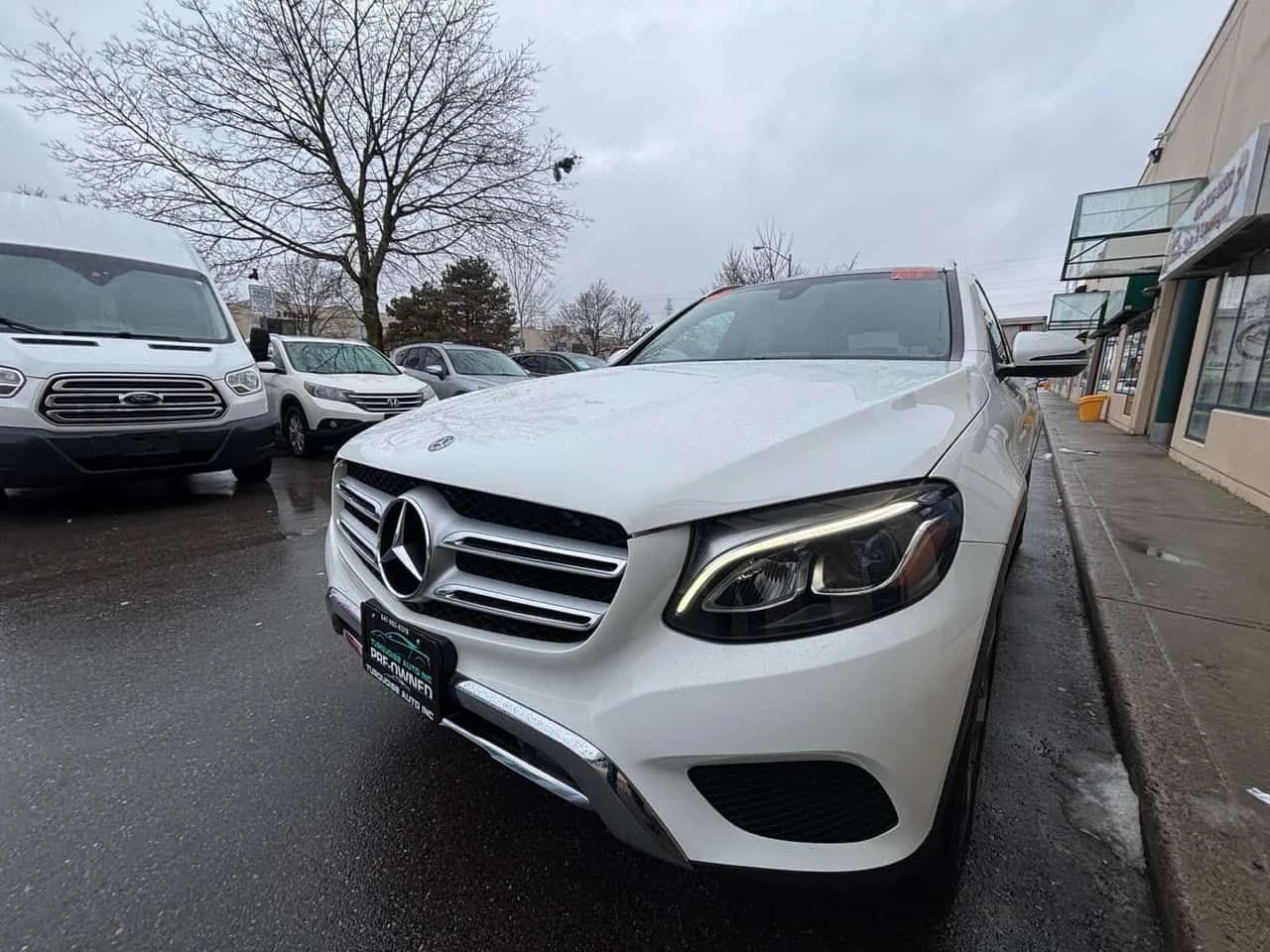 Mercedes-Benz GLC 300 4MATIC * ПОДГРЕВИ * ПАНО * KEYLESS * CARFAX, снимка 6 - Автомобили и джипове - 54430991