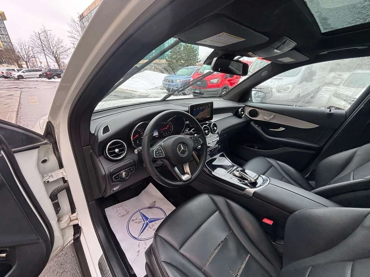 Mercedes-Benz GLC 300 4MATIC * ПОДГРЕВИ * ПАНО * KEYLESS * CARFAX, снимка 12 - Автомобили и джипове - 54430991