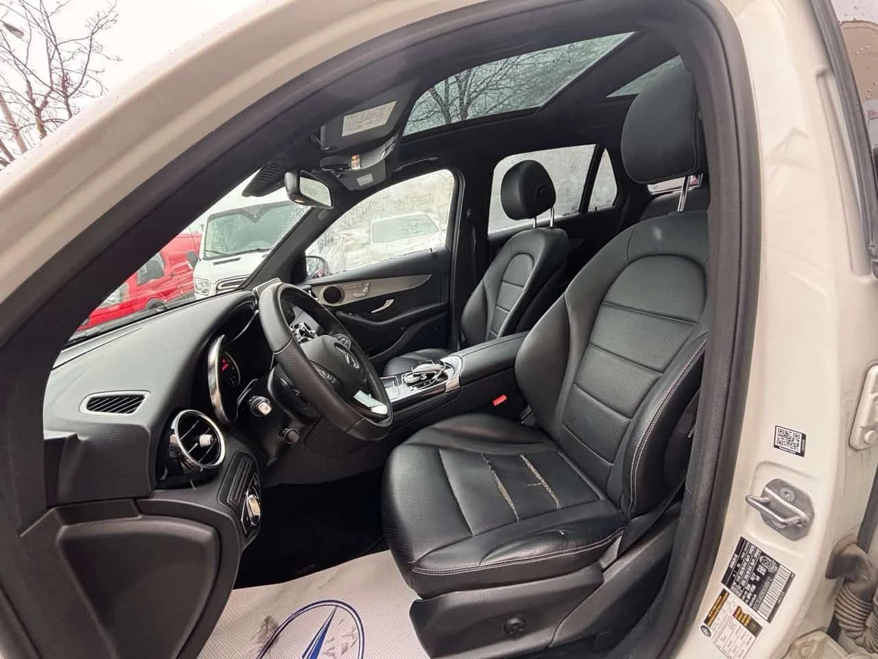 Mercedes-Benz GLC 300 4MATIC * ПОДГРЕВИ * ПАНО * KEYLESS * CARFAX, снимка 13 - Автомобили и джипове - 54430991