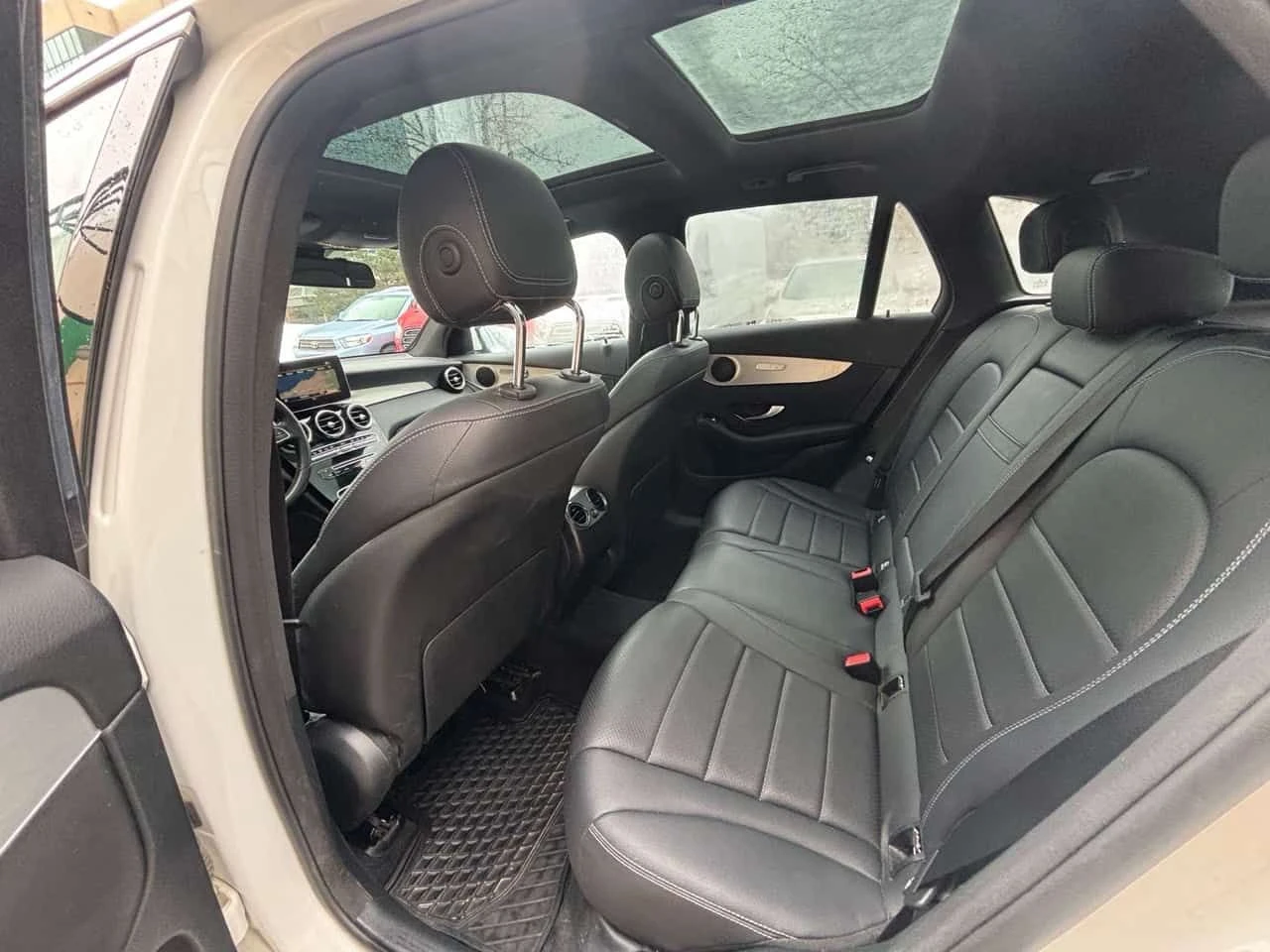 Mercedes-Benz GLC 300 4MATIC * ПОДГРЕВИ * ПАНО * KEYLESS * CARFAX, снимка 11 - Автомобили и джипове - 54430991