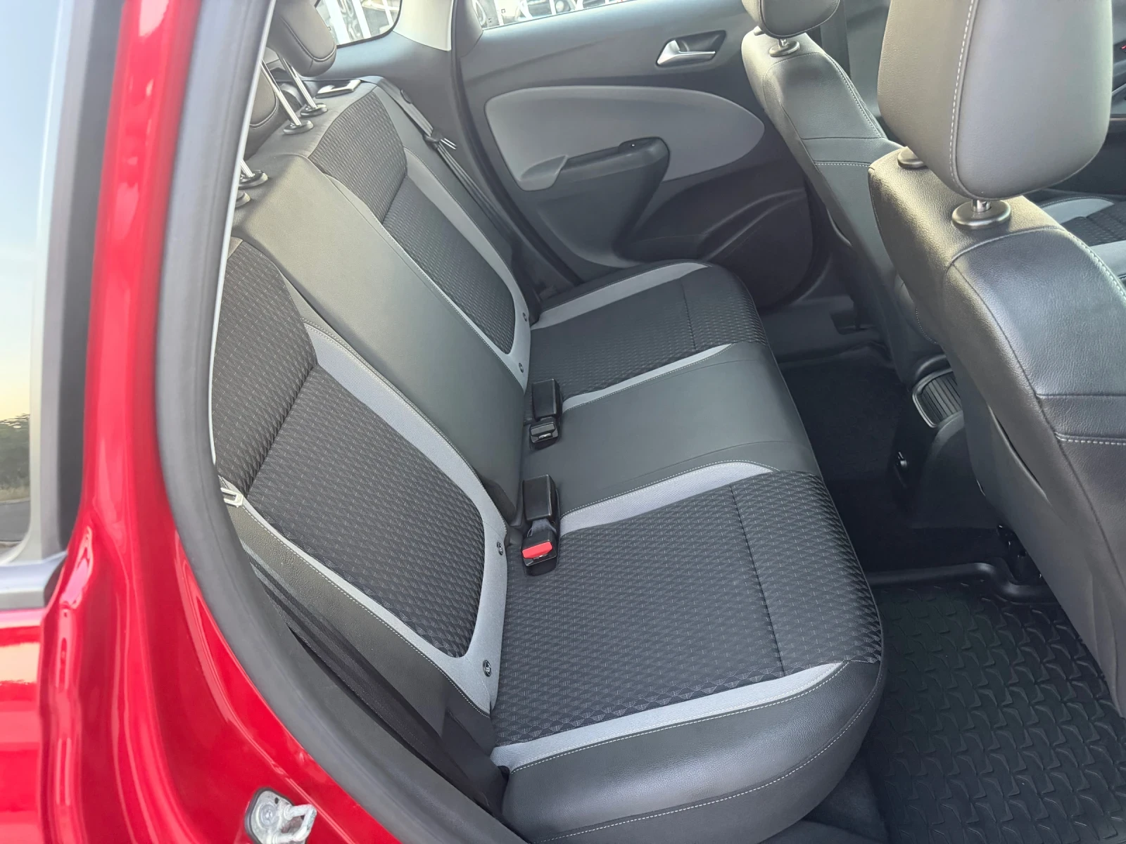 Opel Crossland X INOVATION / АВТОМАТИК / ЕВРО6 / WAZE / YOUTUBE , снимка 13 - Автомобили и джипове - 54840285