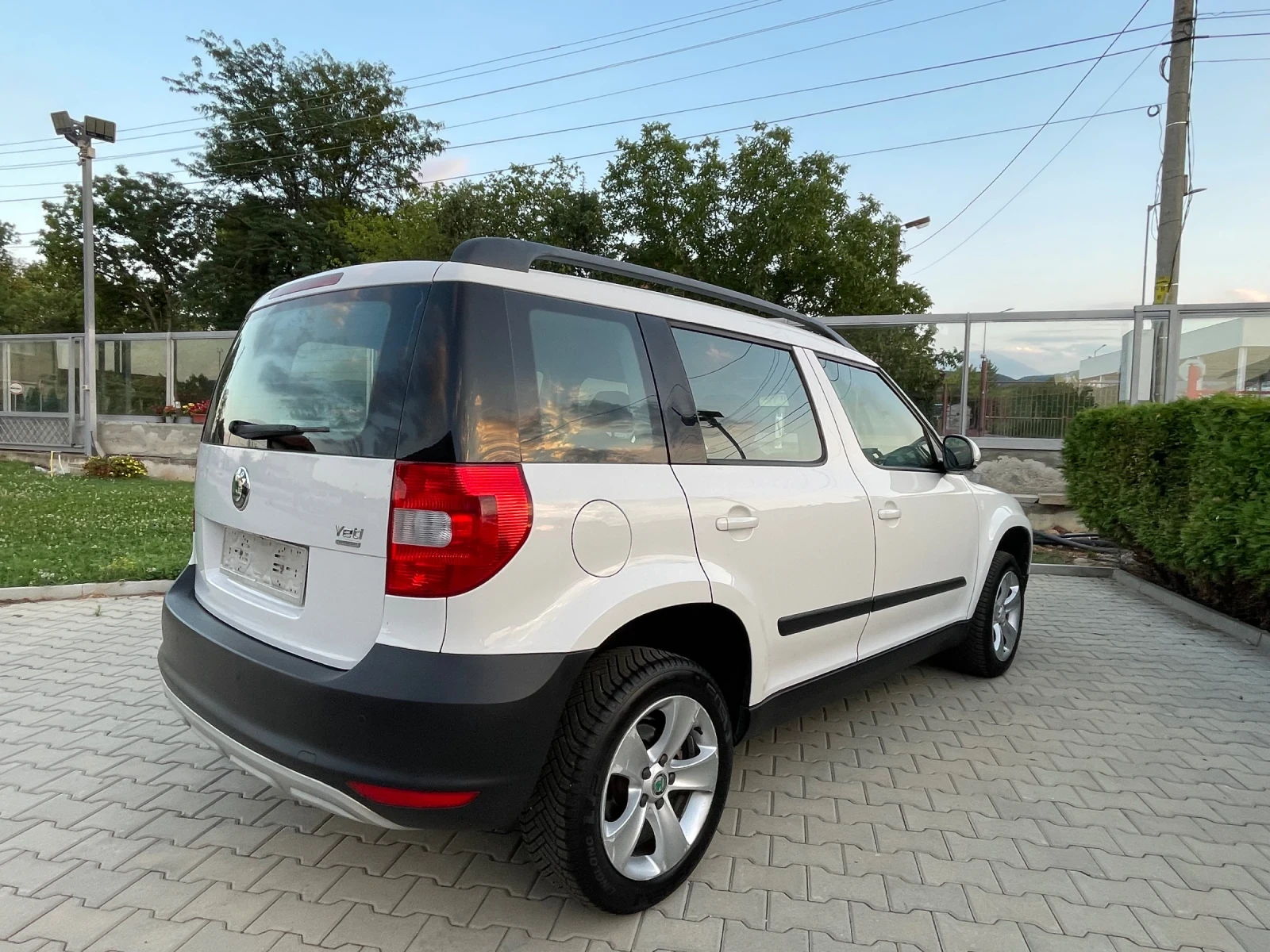 Skoda Yeti 1.6 TDI CR 105CV Experience GreenLine, снимка 4 - Автомобили и джипове - 55633790