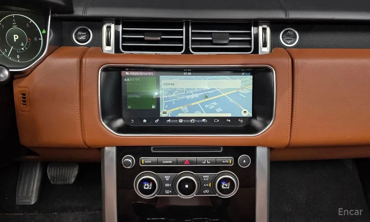 Land Rover Range rover * 4.4 SDV8 AB DIESEL * БЕЗ ПЪРВОНАЧАЛНА ВНОСКА, снимка 15 - Автомобили и джипове - 56105000