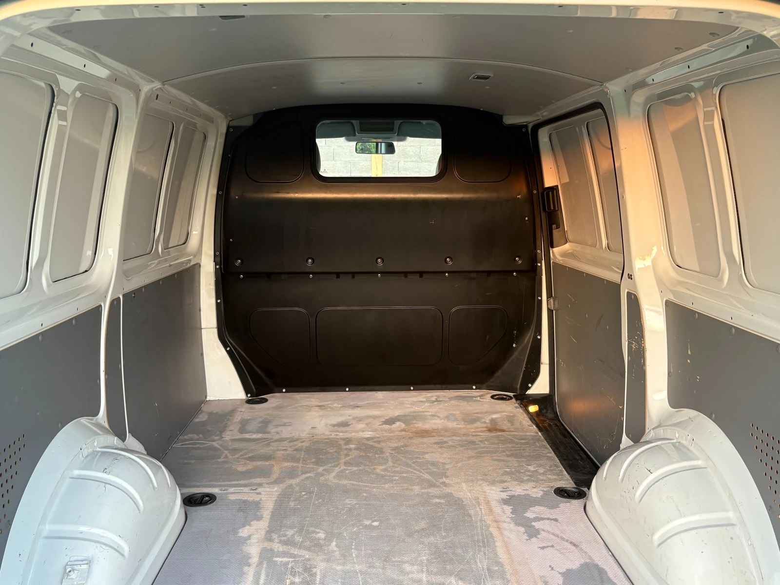 VW Transporter T5 2.0 TDI 140 - изображение 7