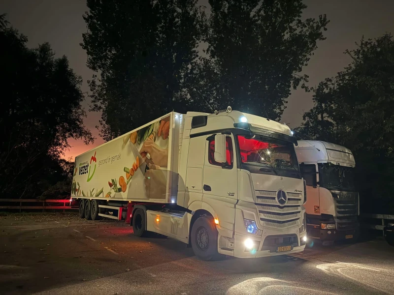 Mercedes-Benz Actros, снимка 1 - Камиони - 47792535