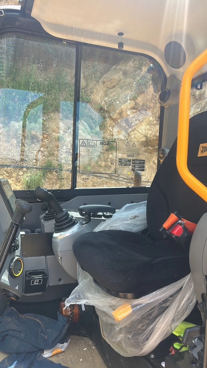 Багер JCB 50z-2, снимка 4 - Индустриална техника - 55169425