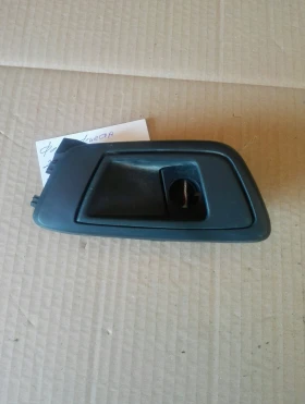 Дръжка врата вътрешна задна дясна Форд Фиеста 4вр. 10г.