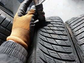 Гуми Зимни 245/45R19, снимка 7