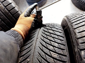 Гуми Зимни 245/45R19, снимка 3
