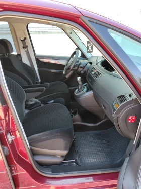 Citroen C4 Picasso 1.8 Газ-Бензин, Климатрпник, 125 к. с. , снимка 13