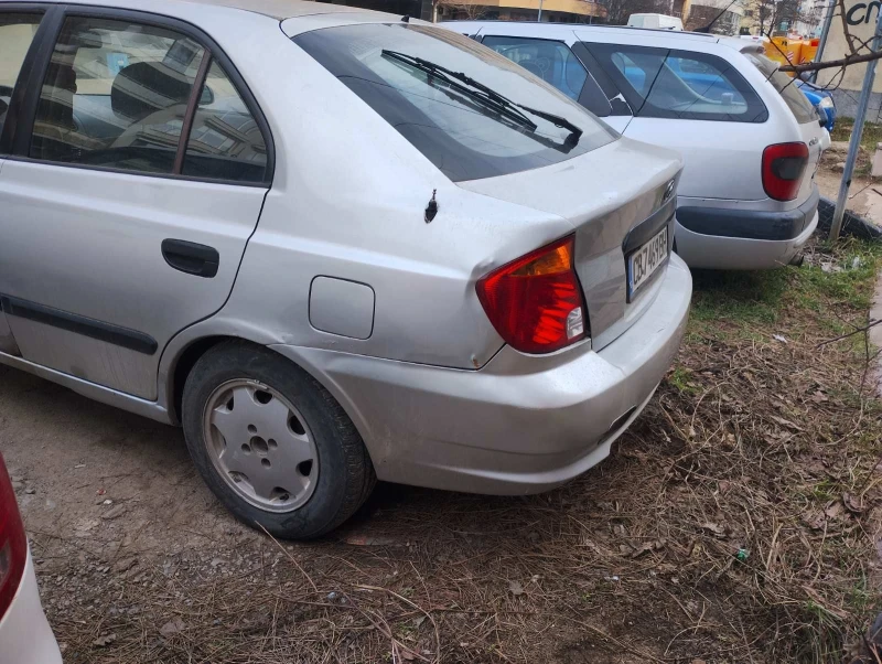 Hyundai Accent 1.3, снимка 4 - Автомобили и джипове - 49063479