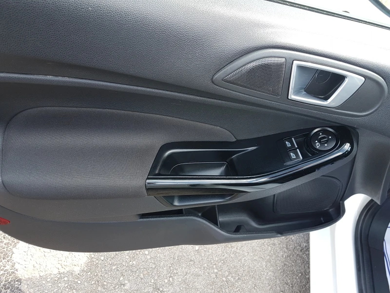 Ford Fiesta 1.0I 80кс, снимка 10 - Автомобили и джипове - 51269317