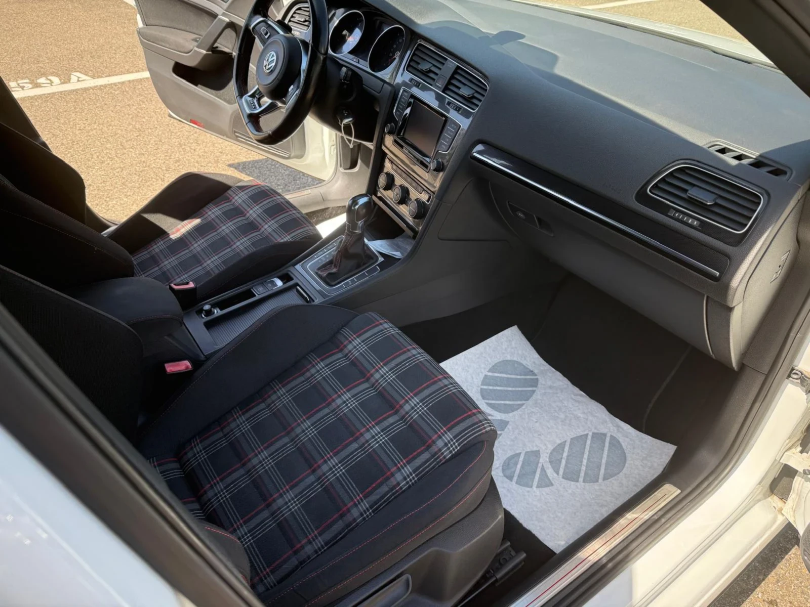 VW Golf 2.0 GTI -Очакван внос. - изображение 10