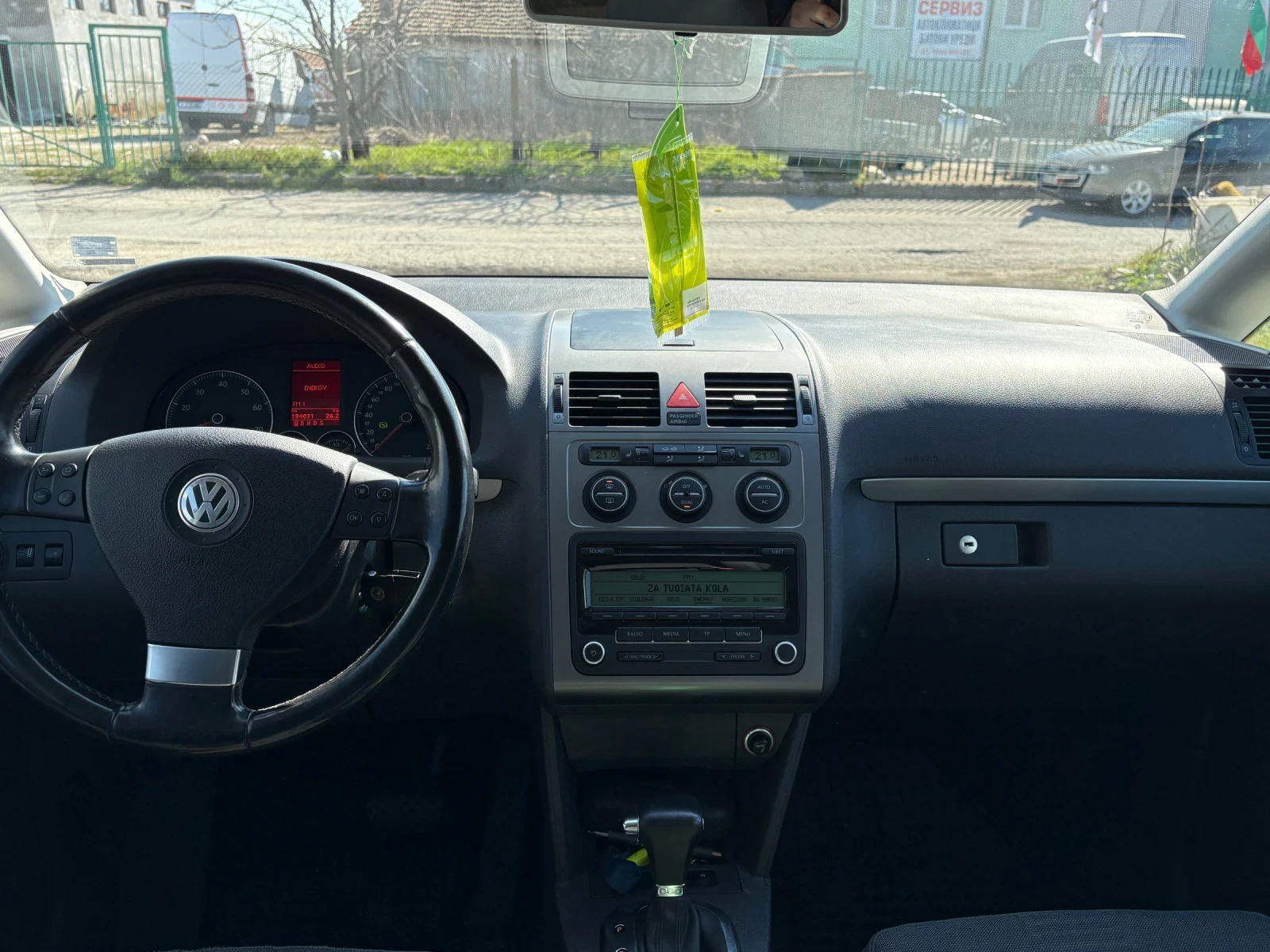 VW Touran, снимка 12 - Автомобили и джипове - 53772736