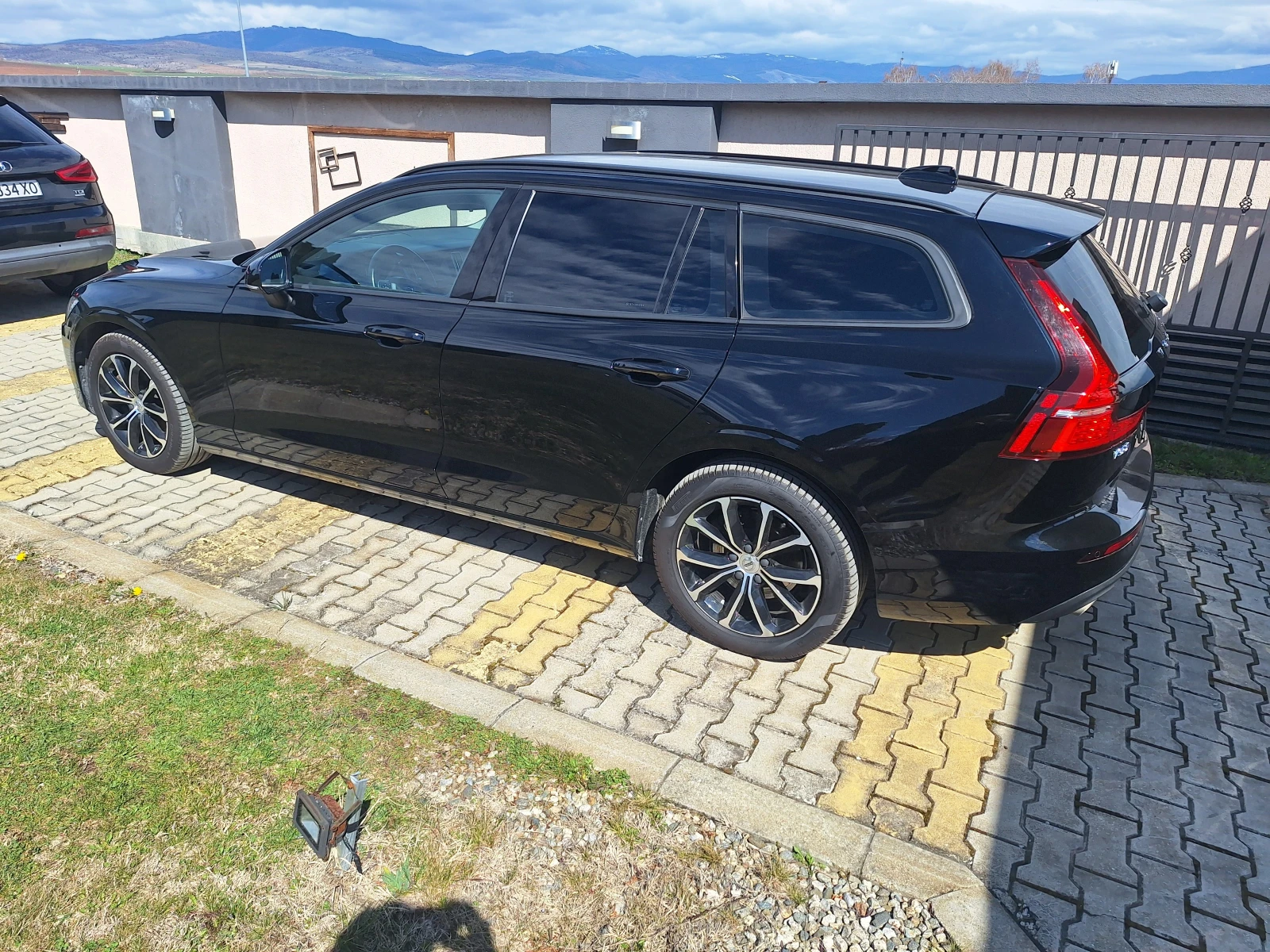 Volvo V60 Mild Hibrid, снимка 2 - Автомобили и джипове - 54067219
