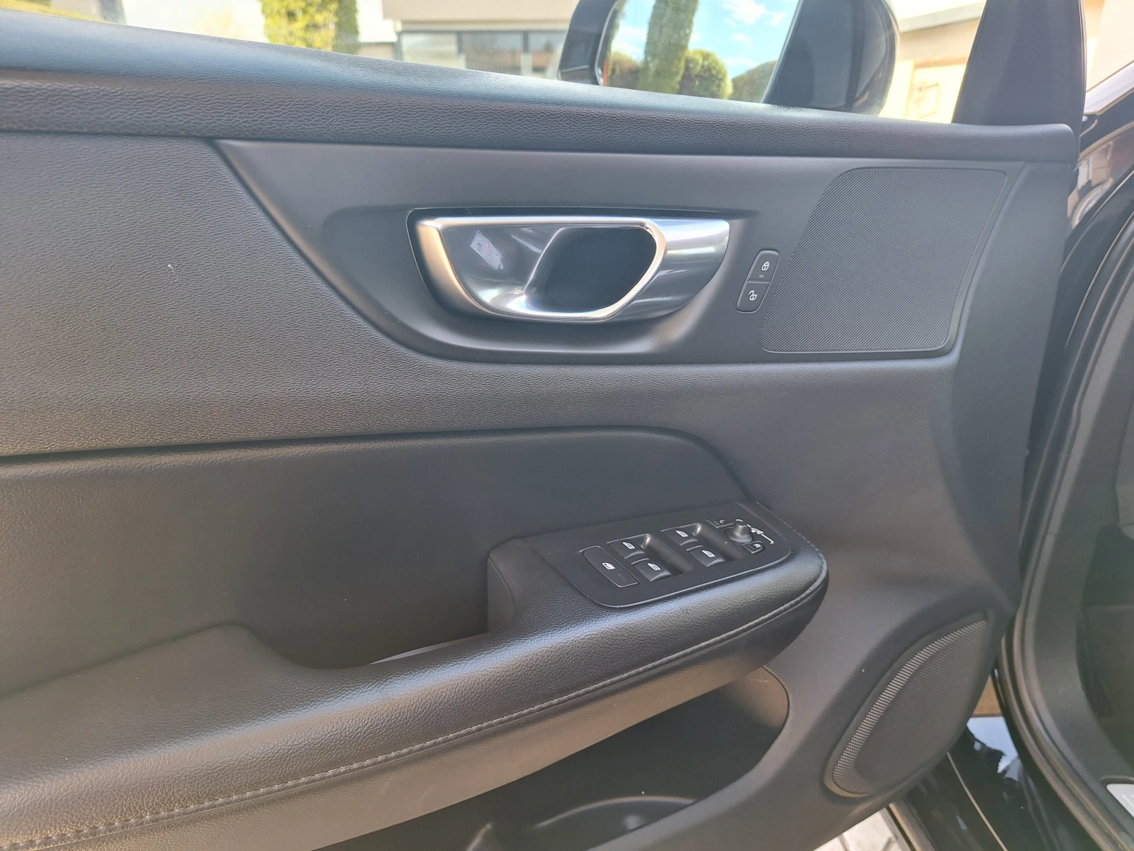 Volvo V60 Mild Hibrid, снимка 11 - Автомобили и джипове - 54067219