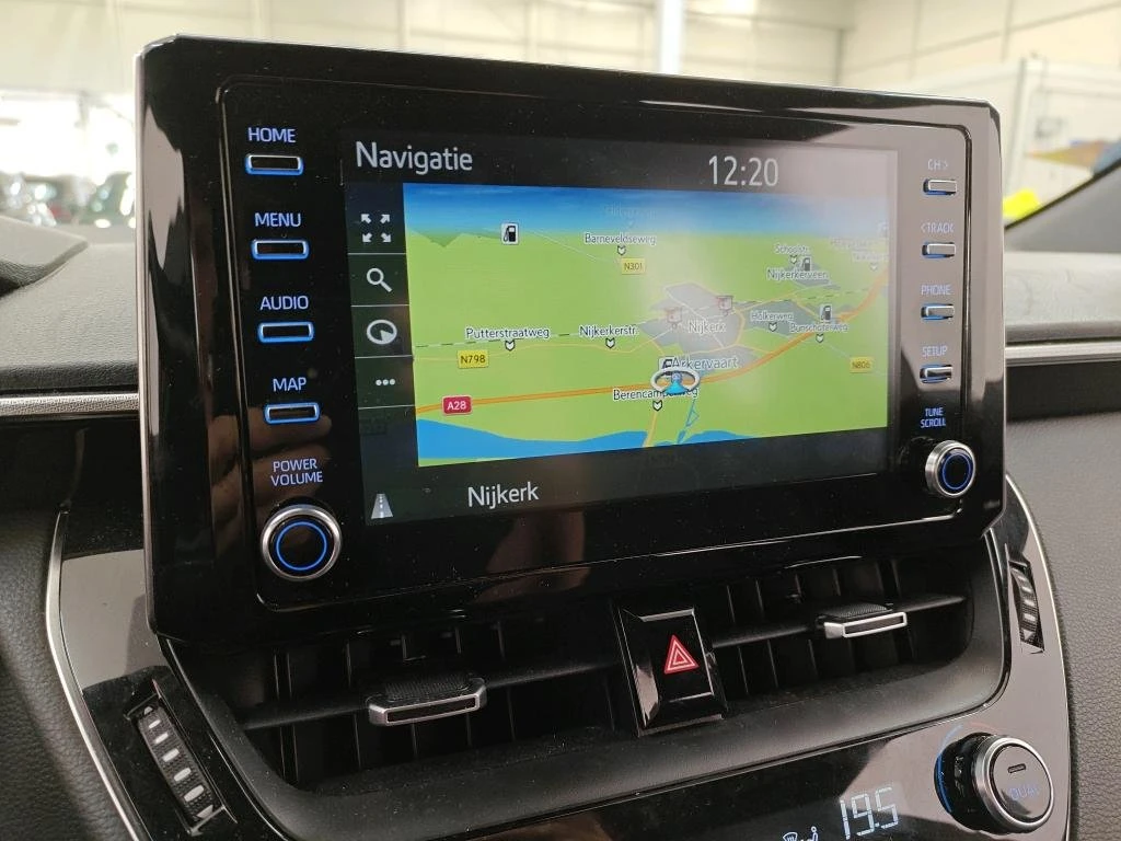 Toyota Corolla Touring Sports 1.8 Business, снимка 9 - Автомобили и джипове - 54119013