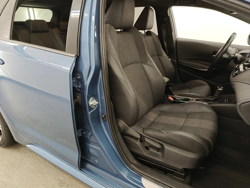 Toyota Corolla Touring Sports 1.8 Business, снимка 7 - Автомобили и джипове - 54119013